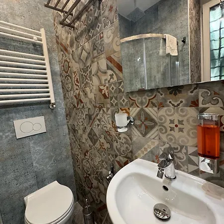 Luxor Eco Casa E Per Vacanze In Centro Piazza Bologna, Colosseo, Piazza Di Spagna, Vaticano, San Pietro, Sapienza, Fontana Di Trevi, Piazza Navona, Trastevere, Tiburtina, Termini, Aeroporto