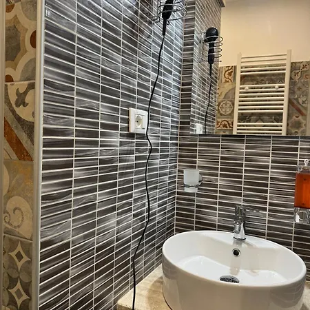 Luxor Eco Casa E Per Vacanze In Centro Piazza Bologna, Colosseo, Piazza Di Spagna, Vaticano, San Pietro, Sapienza, Fontana Di Trevi, Piazza Navona, Trastevere, Tiburtina, Termini, Aeroporto 4* Рим
