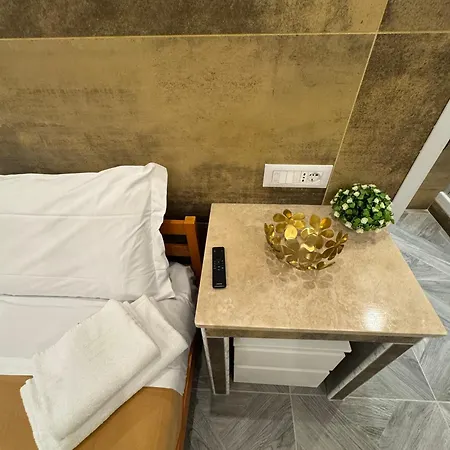 Luxor Eco Casa E Per Vacanze In Centro Piazza Bologna, Colosseo, Piazza Di Spagna, Vaticano, San Pietro, Sapienza, Fontana Di Trevi, Piazza Navona, Trastevere, Tiburtina, Termini, Aeroporto 4*