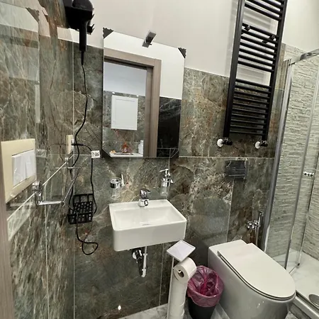 Luxor Eco Casa E Per Vacanze In Centro Piazza Bologna, Colosseo, Piazza Di Spagna, Vaticano, San Pietro, Sapienza, Fontana Di Trevi, Piazza Navona, Trastevere, Tiburtina, Termini, Aeroporto Roma