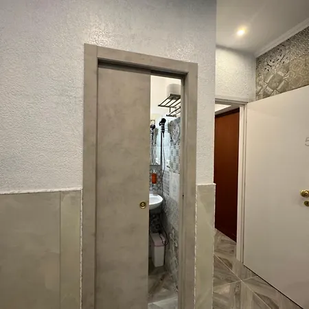 Luxor Eco Casa E Per Vacanze In Centro Piazza Bologna, Colosseo, Piazza Di Spagna, Vaticano, San Pietro, Sapienza, Fontana Di Trevi, Piazza Navona, Trastevere, Tiburtina, Termini, Aeroporto Roma
