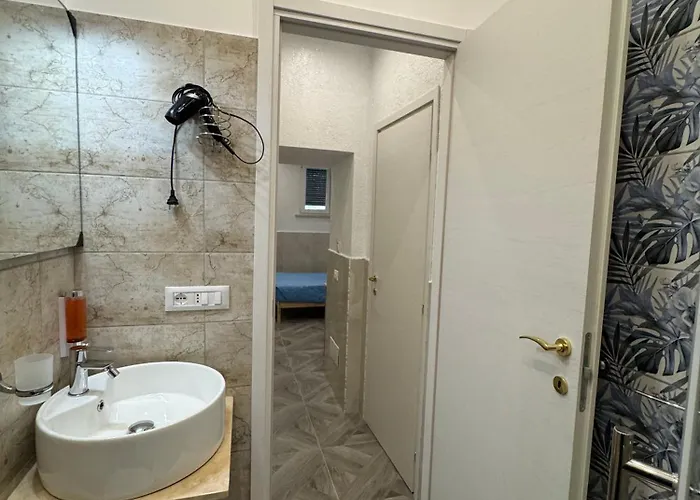 Luxor Eco Casa E Per Vacanze In Centro Piazza Bologna, Colosseo, Piazza Di Spagna, Vaticano, San Pietro, Sapienza, Fontana Di Trevi, Piazza Navona, Trastevere, Tiburtina, Termini, Aeroporto 4*